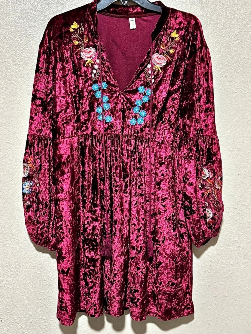 W Sz. XL Tunic/Dress Burgundy Crushed Velvet Puffed Sleeves Embroidered Flowers